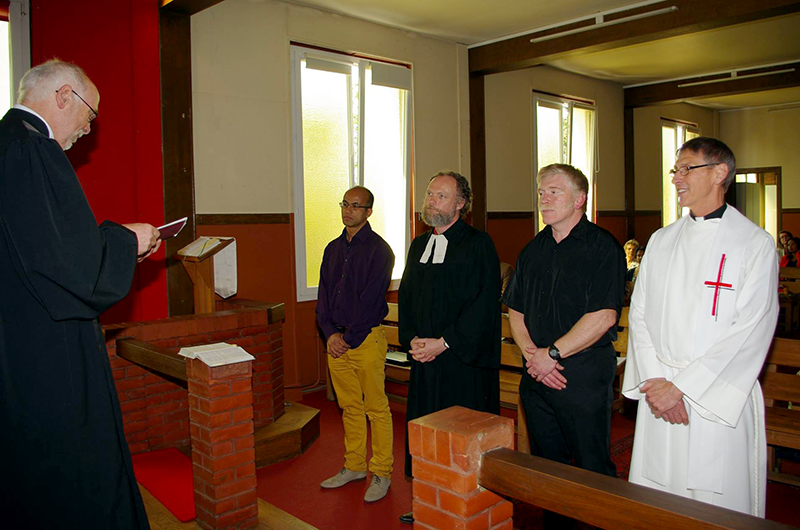 Officers of the synodical board are installed. (Photo: Eric Préaud).